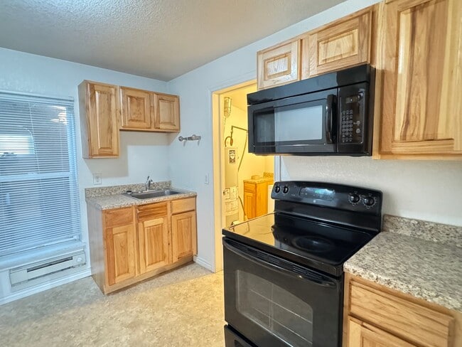 Building Photo - 2 BEDROOM, 1 BATHROOM SINGLE FAMILY HOME CLOSE TO DOWNTOWN CHEYENNE