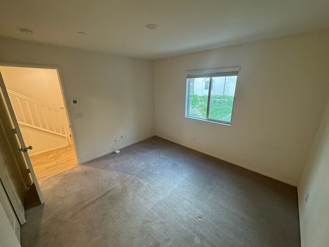 Building Photo - Beautiful 3-Bedroom Home in Vista – Modern...