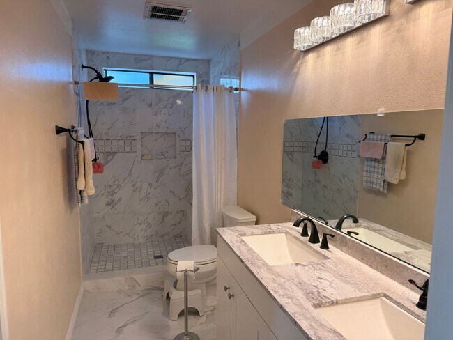 Building Photo - Amazing views in a great Leisure Village home - Camarillo