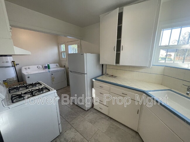 Building Photo - 2871 32nd Ave