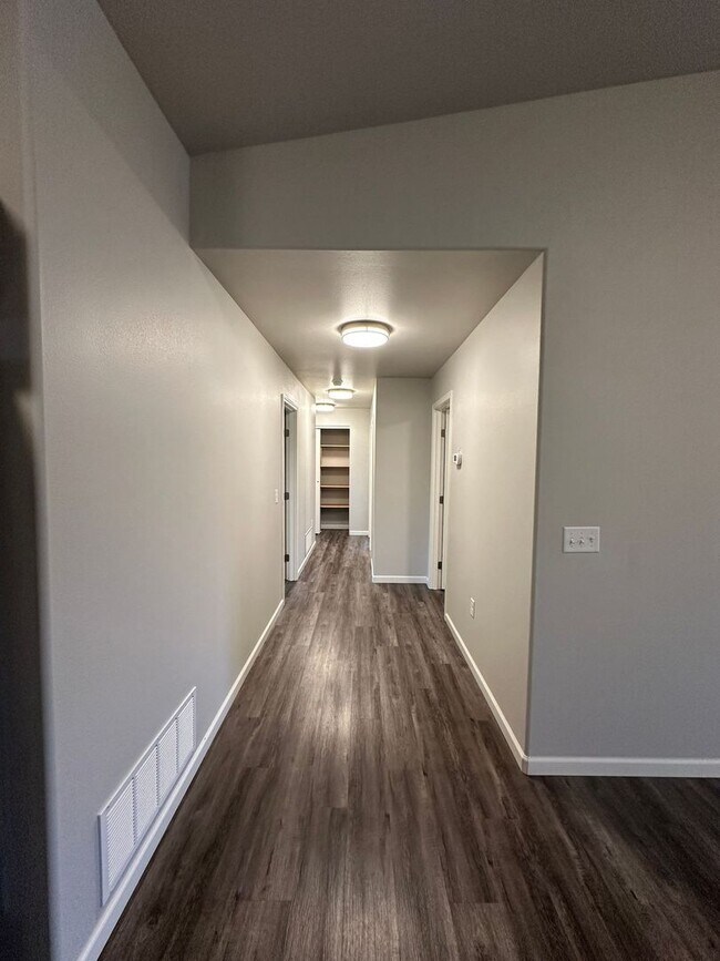 Building Photo - 1551 N Tinitun Cir