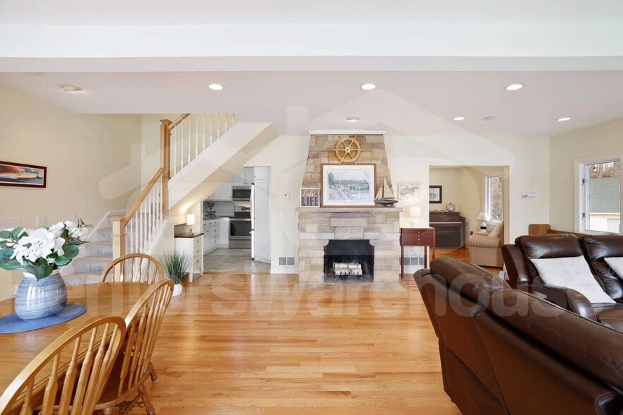 Building Photo - 605 Park Ln