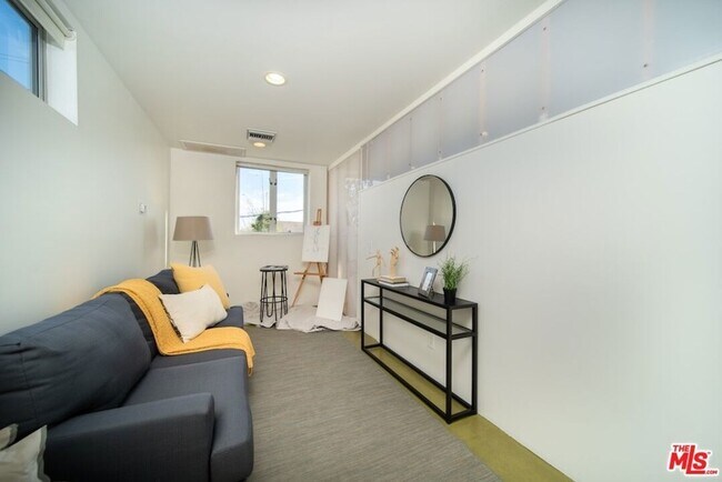 Building Photo - 46 Rose Ave