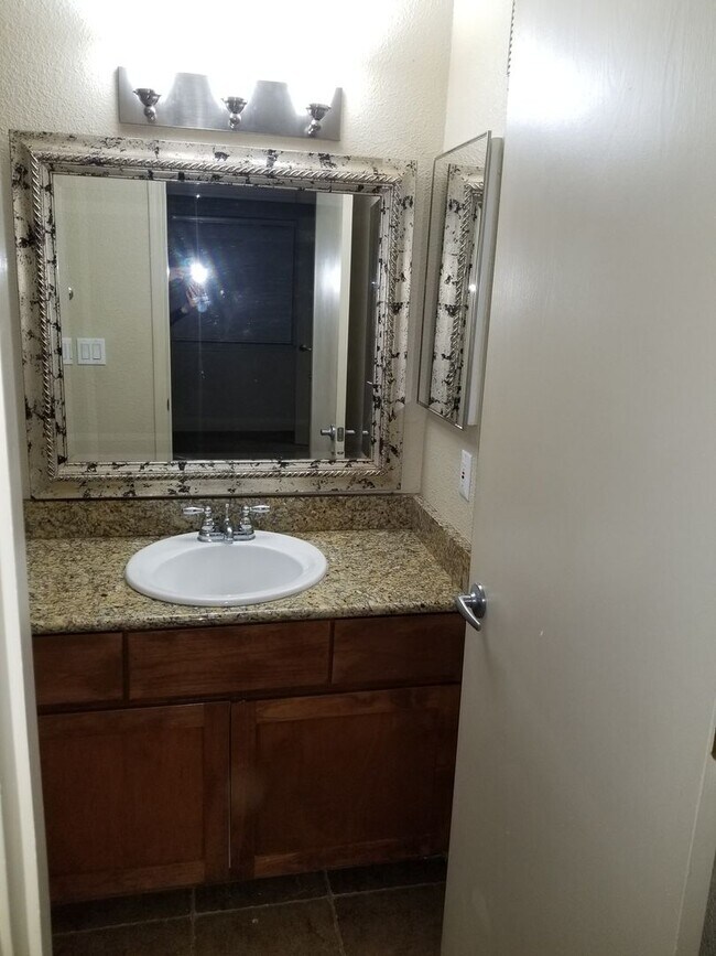 Building Photo - Upgraded West-Flagstaff Condo in the Arbors - 2 Bed, 2 Bath - NO Students & NO Pets! - Avail. NOW!!