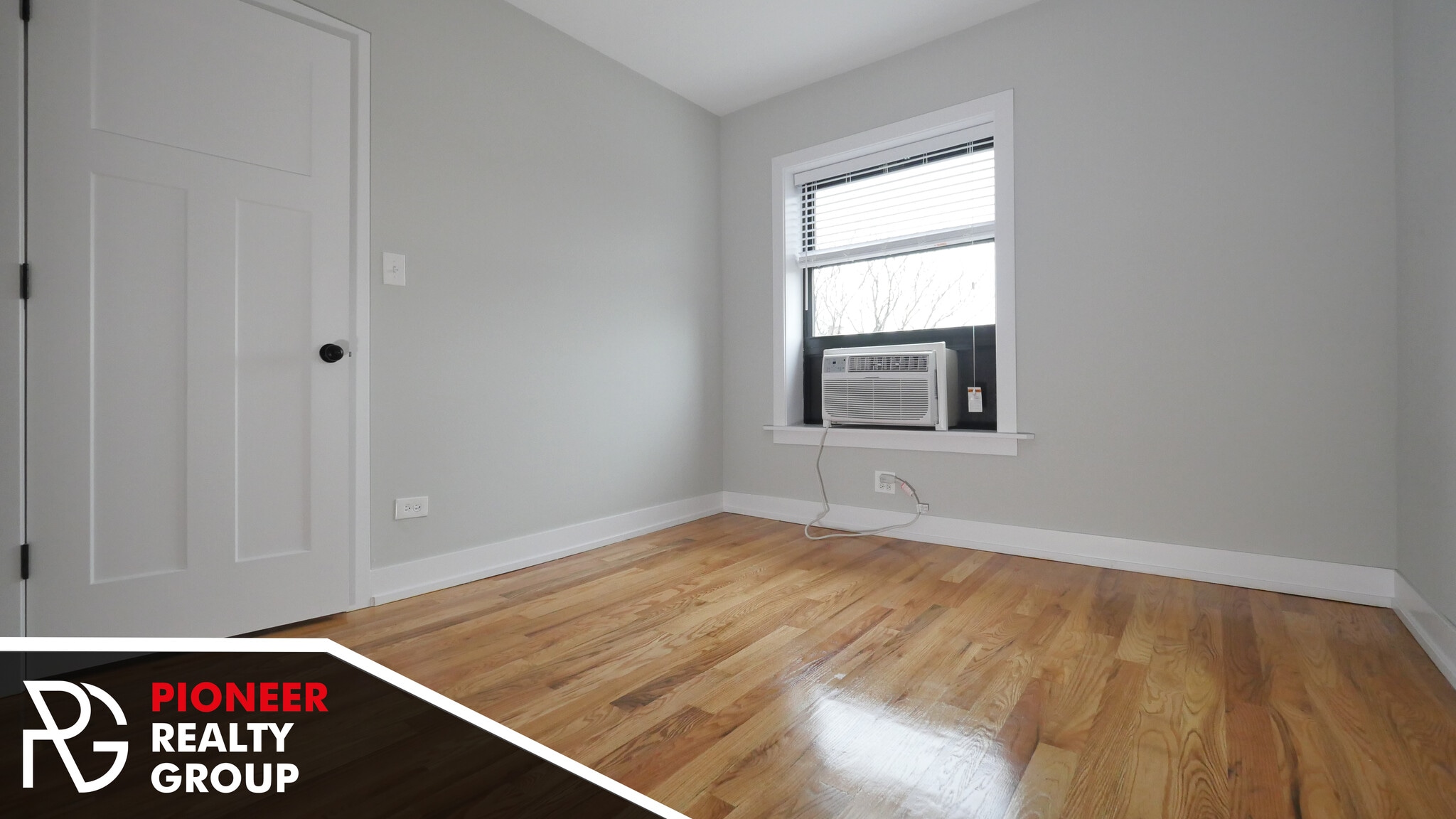 Building Photo - 560 W Arlington Pl