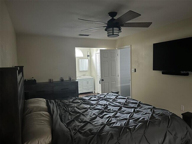 Building Photo - 947 Wages Way