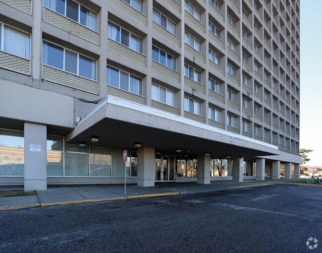 Building Photo - Wyandotte Towers