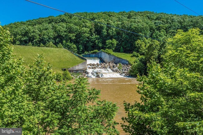 Building Photo - 10247 Redtail Ct