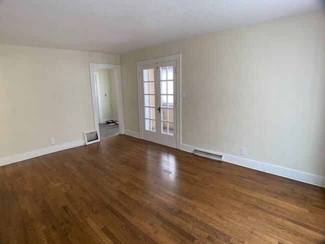 Building Photo - Duplex in Niles