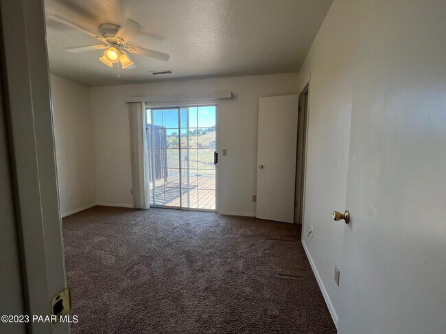 Building Photo - 9615 E Lakeshore Dr