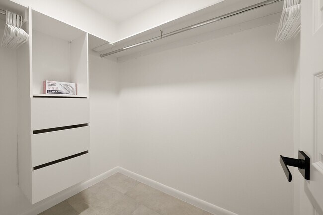 Building Photo - 211 N 8th St