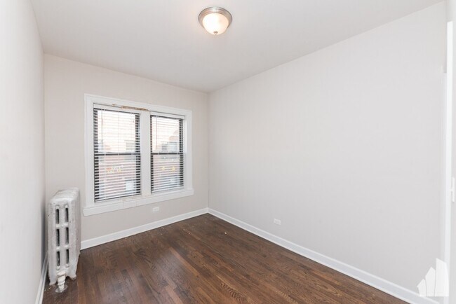 Building Photo - 1357 W Touhy Ave