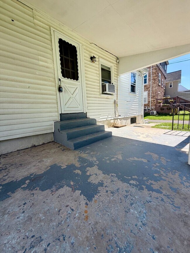 Building Photo - 1014 Trewellyn Ave