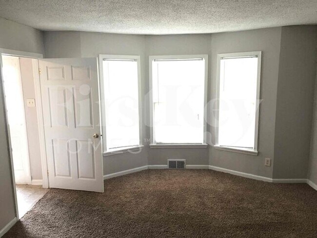 Building Photo - 2097 Meadowview Lane