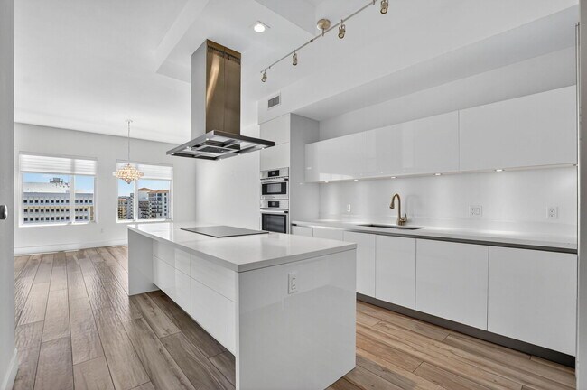 Building Photo - 155 E Boca Raton Rd