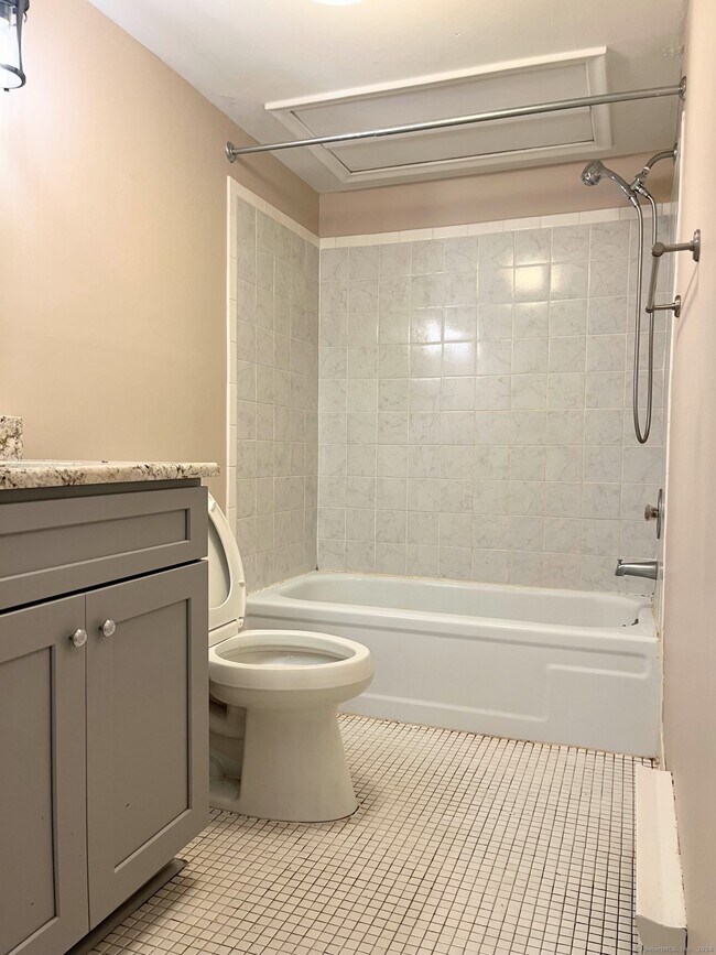 Building Photo - 97 Candlewood Dr