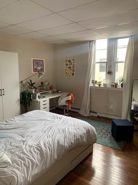 Building Photo - 842 Beacon St