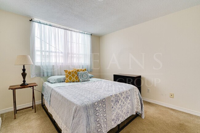 Building Photo - 2727 N Atlantic Ave