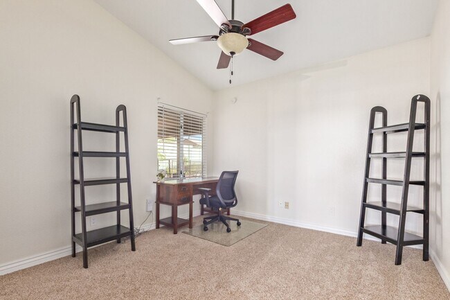 Building Photo - Come Settle In — This Scottsdale Gem Is Re...