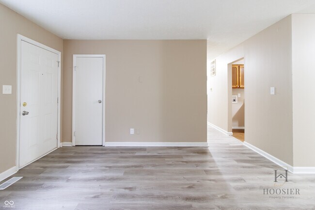Building Photo - 3914 Richelieu Rd