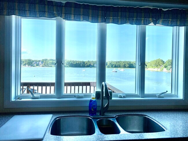 Building Photo - 22 Cove St