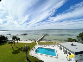 Building Photo - Spacious waterfront furnished condo in Destin!
