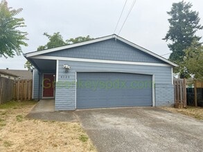 Building Photo - Wonderful 3-bedroom 2 Bath House in SE Portland!