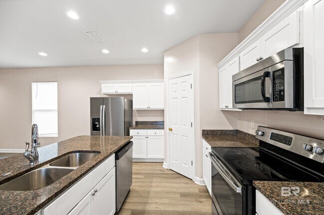 Building Photo - 3816 Chesterfield Ln