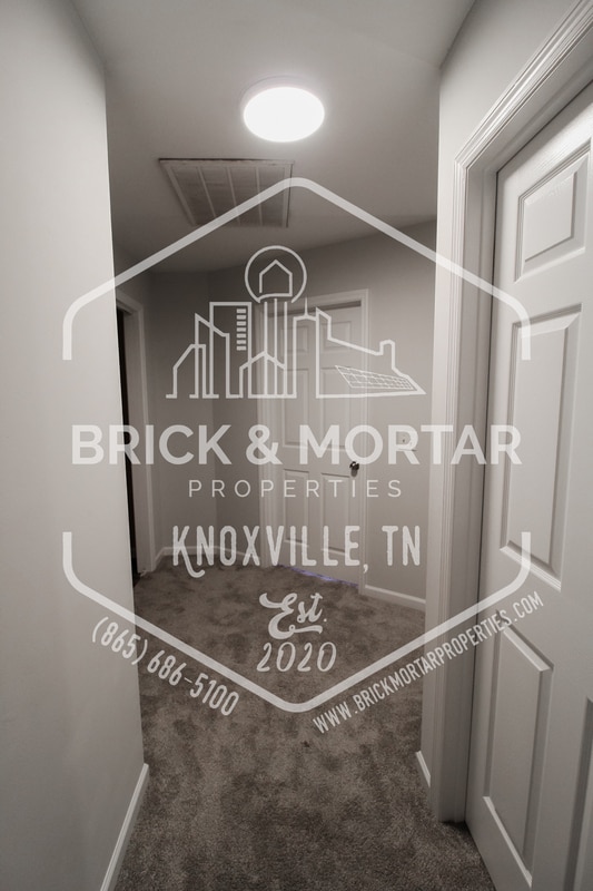 Building Photo - 900 Glendower Way