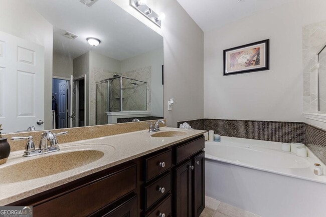 Building Photo - 2022 Cobblestone Cir NE