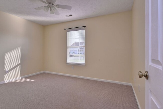 Building Photo - Spacious Rancher in Quiet Cul-de-sac