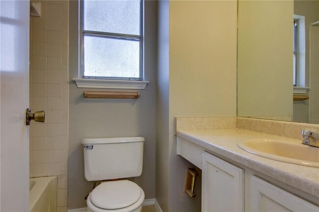 Building Photo - 6415 Jennings Dr