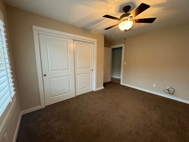 Building Photo - Well maintained, updated 3 bedroom home in quiet neighborhood