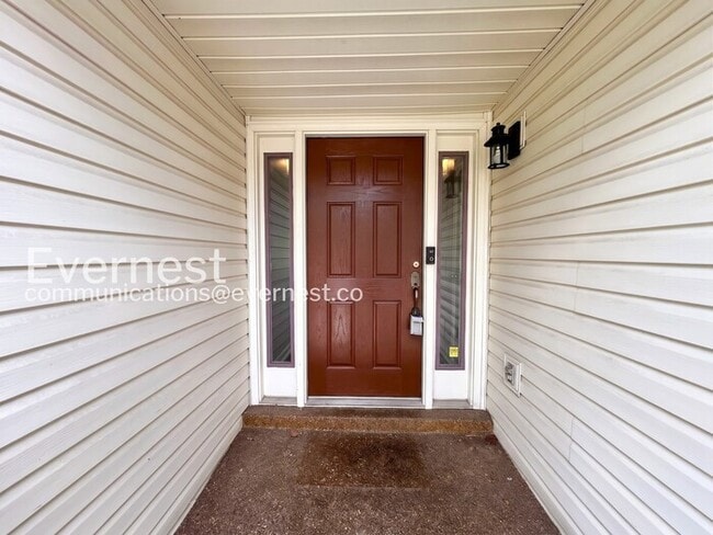 Building Photo - 3-Bed/2-Bath Home with Attached Garage/ Available Now!