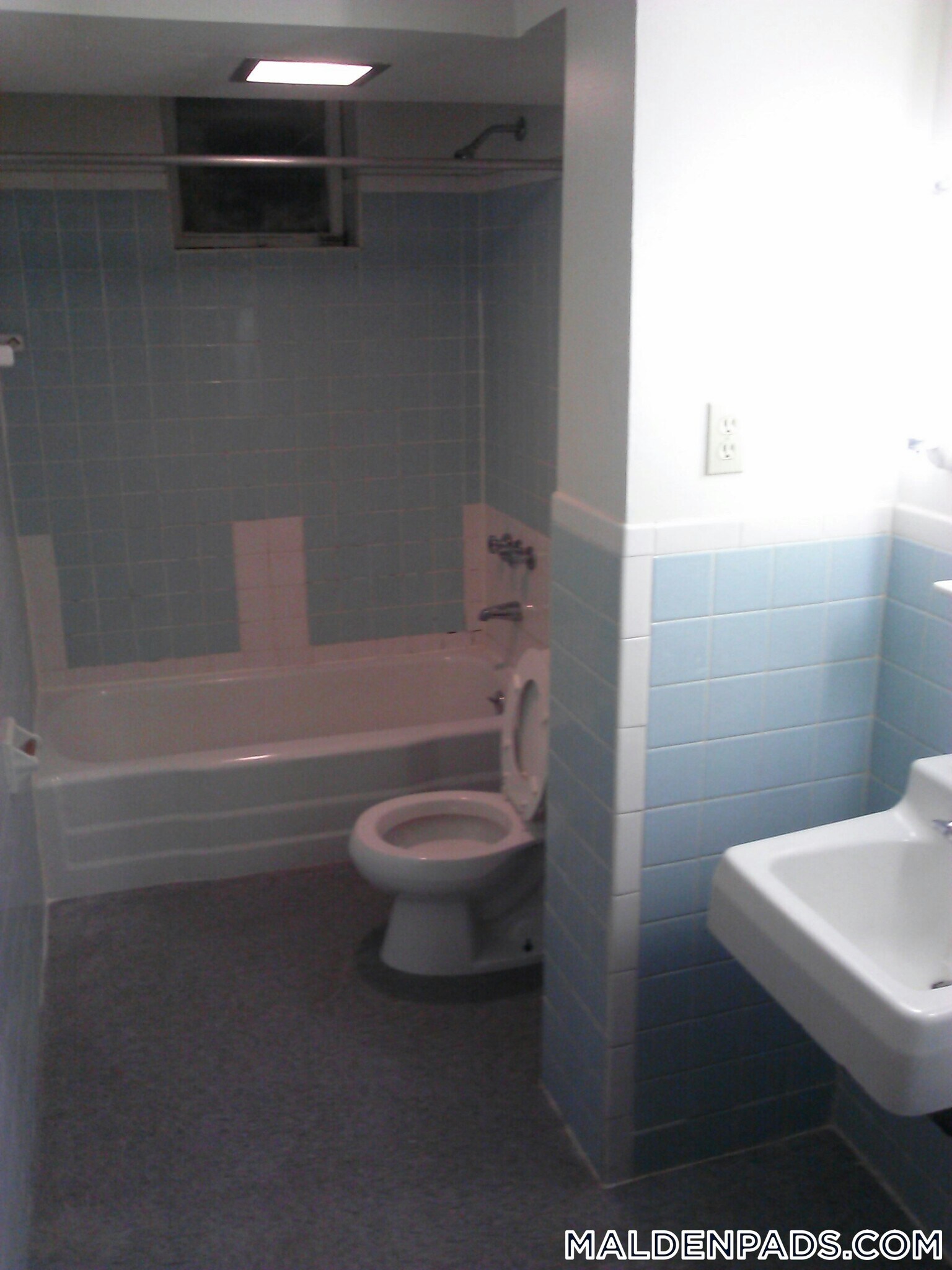 Building Photo - 86 Maple St