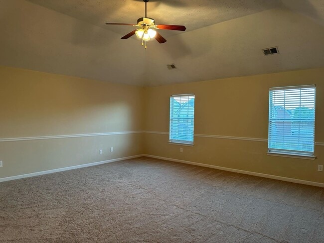 Building Photo - Open House 08/09/2025  Saturday 10:30AM un...