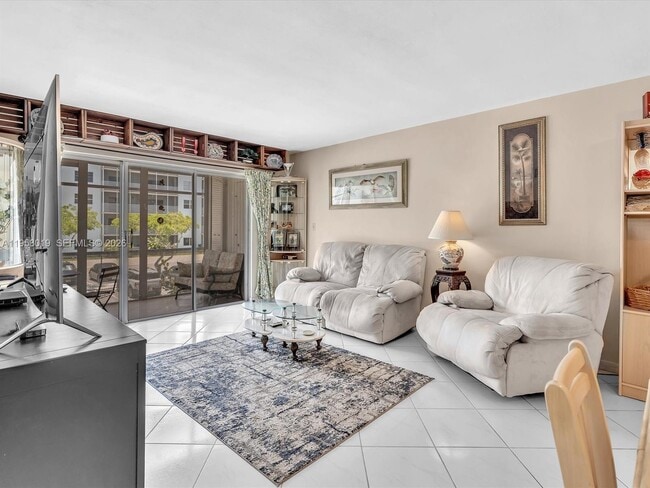 Building Photo - 3020 NE 16th Ave