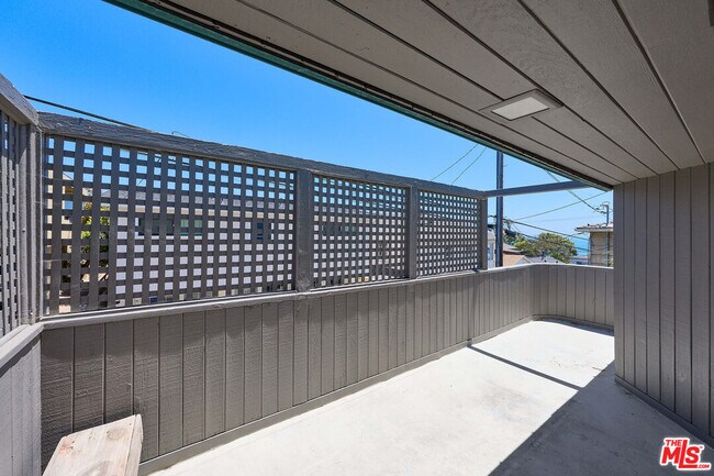 Building Photo - 257 Fairview St
