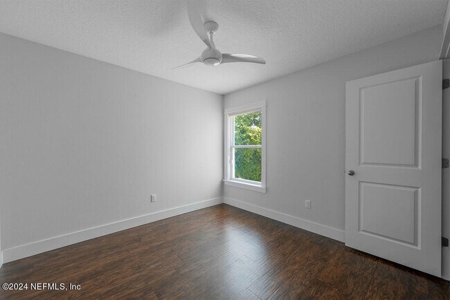 Building Photo - 728 10th St S