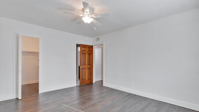 Building Photo - Stylish First-Floor Living in the Heart of San Antonio