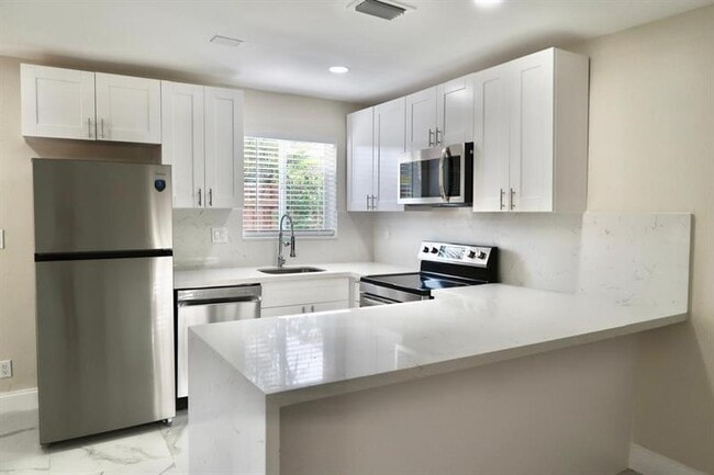 Primary Photo - 110 SW 20th Ave