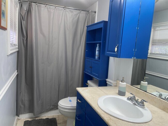 Building Photo - 701 S K St