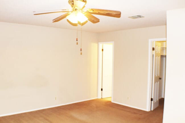 Building Photo - Lovely rental home near UTSA and USAA. Rea...