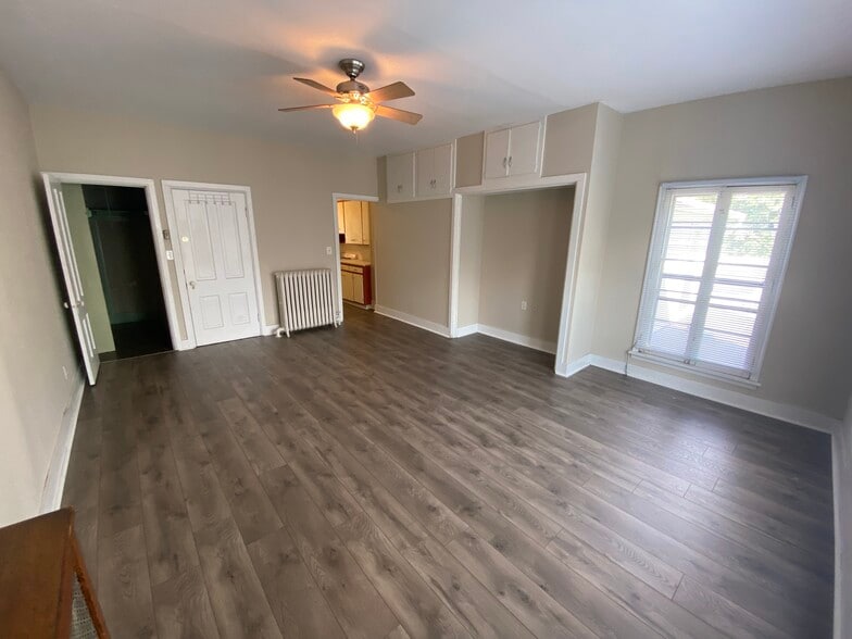 Primary Photo - 221 8th St S