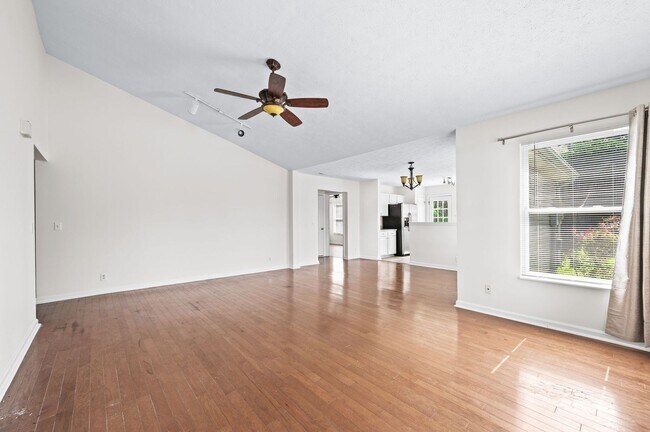 Building Photo - Awesome 4BE-Office/Bonus Room/ 2BA Home in...