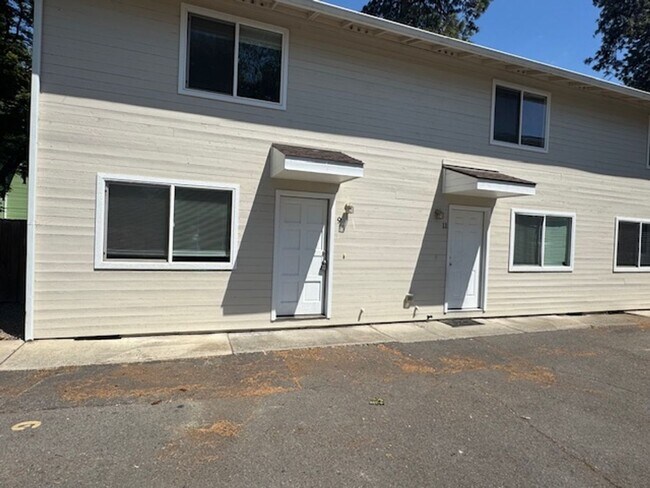 Building Photo - 2 BEDROOM TOWNHOME IN PHOENIX