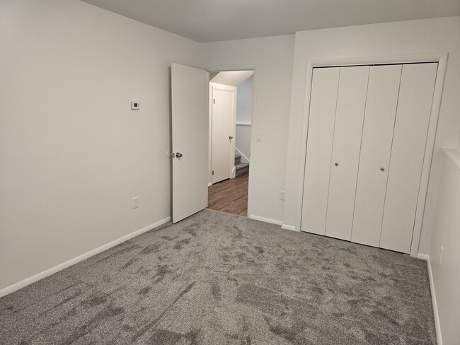 Building Photo - 708 S 16th Ave