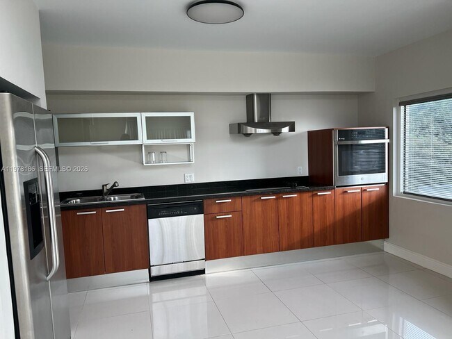 Building Photo - 1650 Brickell Ave