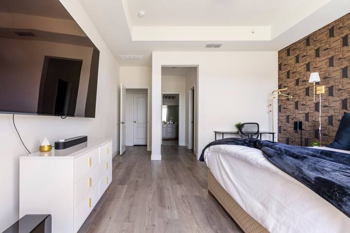 Building Photo - 528 Bronze Forest Dr