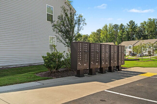 Building Photo - Furnished 3-Bed Townhouse in Durham